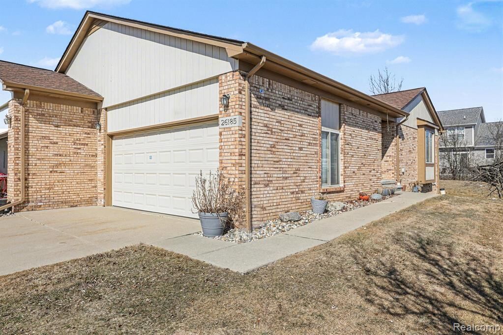 Property Photo:  26185 Markiegrove  MI 48051 2670 