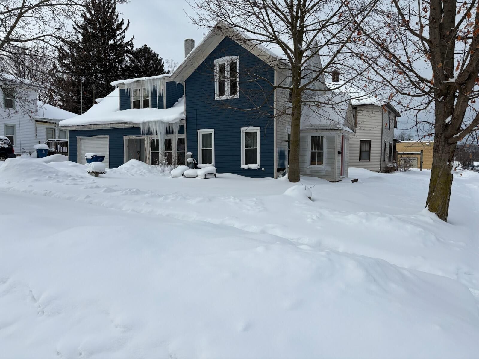 Property Photo:  217 E Lincoln Street  MI 49420 