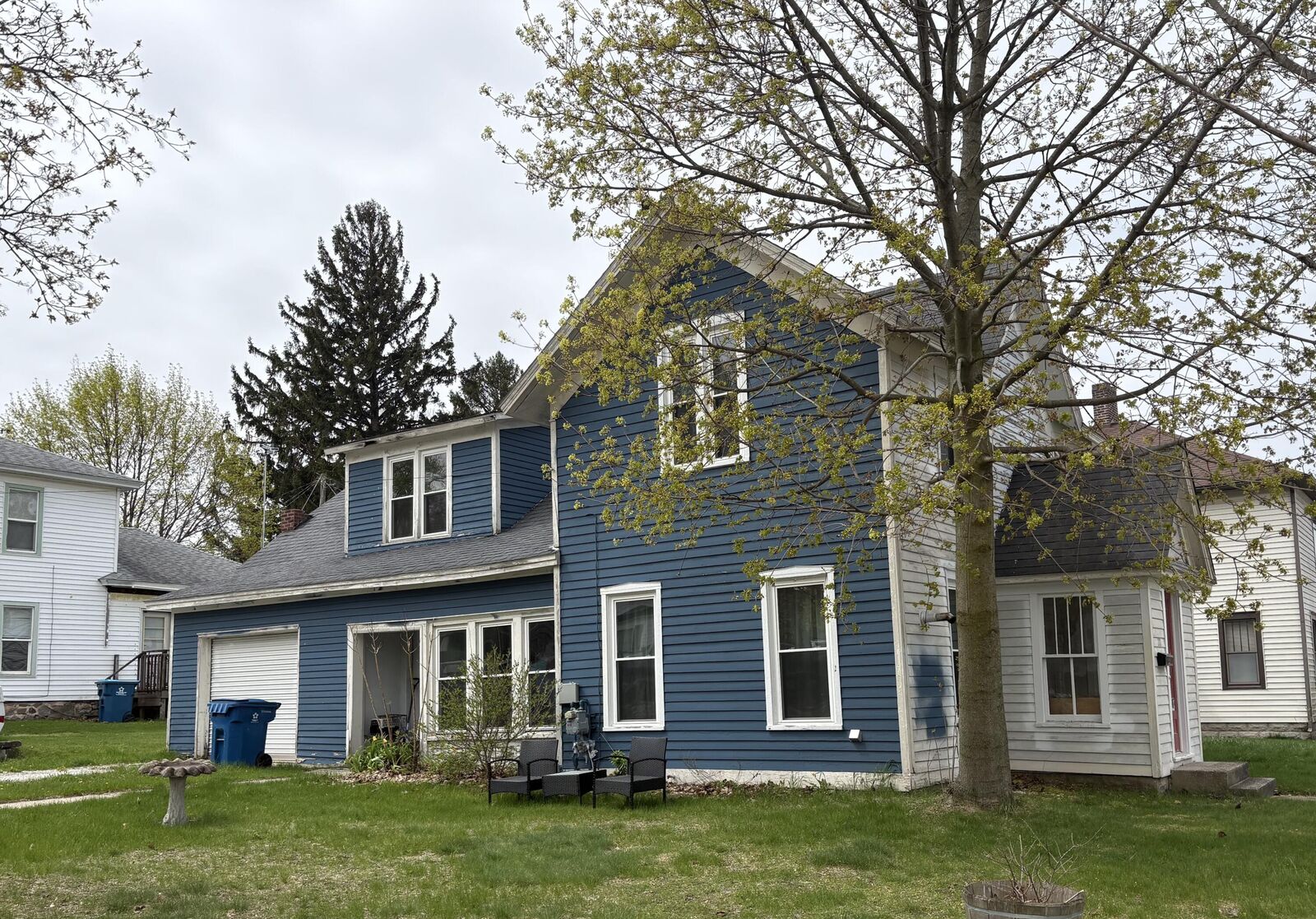 Property Photo:  217 E Lincoln Street  MI 49420 