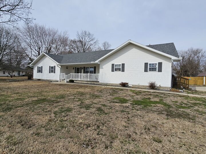 Property Photo:  204 W Greenwalt Street  IL 62895 