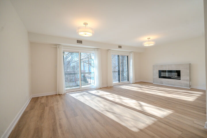 Property Photo:  2740 W Farragut Avenue 2  IL 60625 