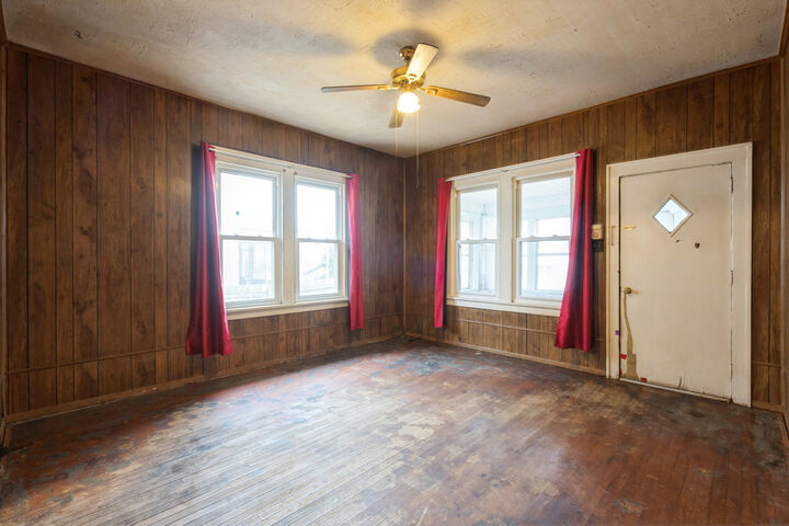 Property Photo:  740 15th Avenue S  IA 52732 