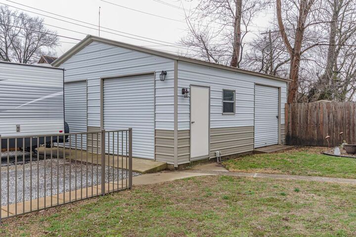 Property Photo:  433 E Main Street  IL 62881 