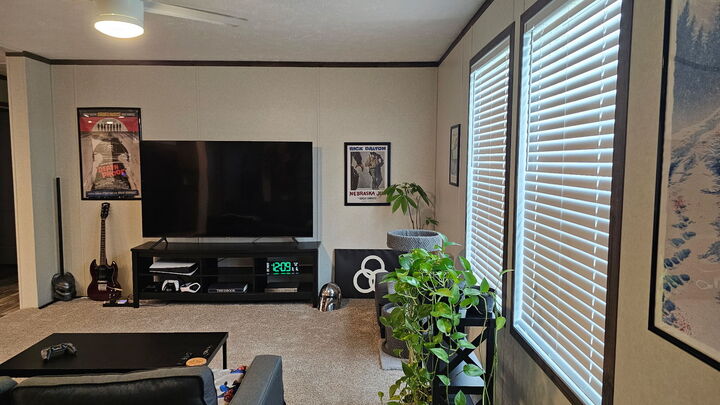 Property Photo: 1052 Daleann Avenue IL 60115