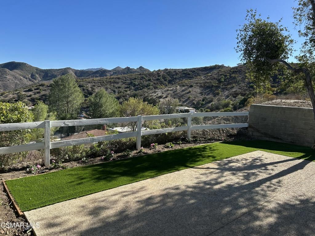 Property Photo:  3434 Twin Lake  CA 91361 