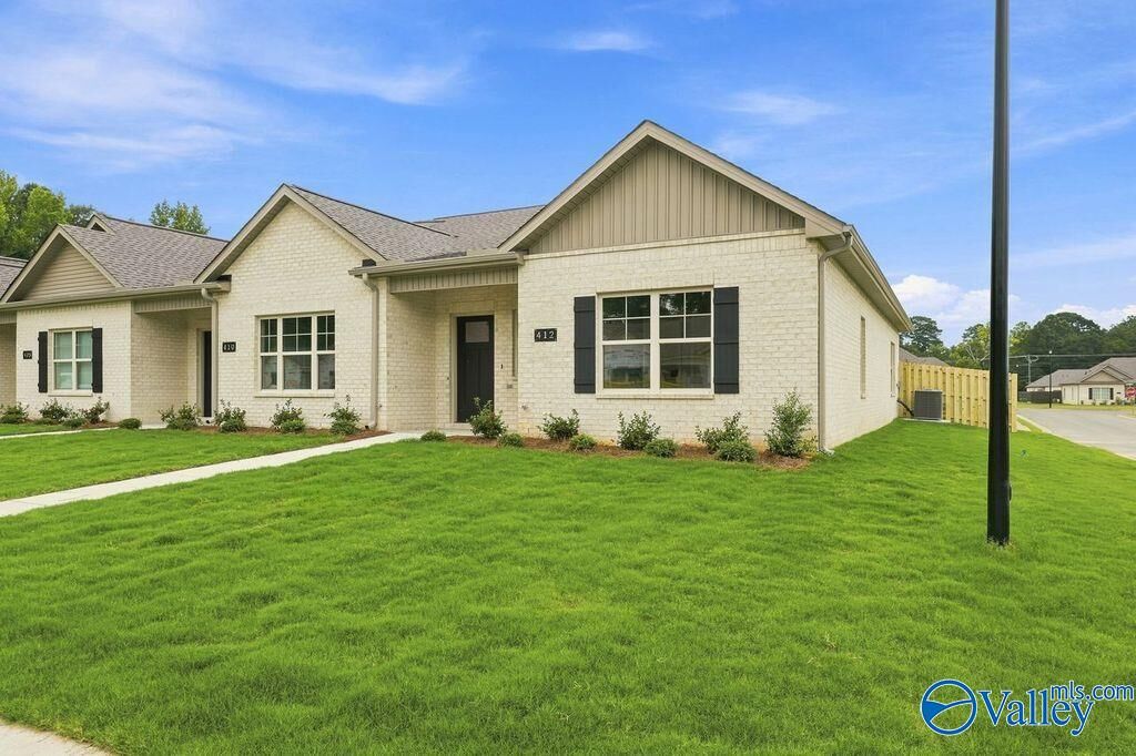 Property Photo:  412 Clyde Lane SE  AL 35640 