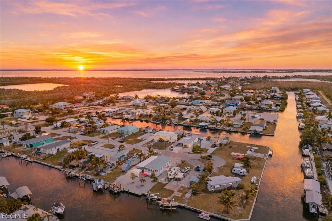 Property Photo:  2705 Patterson Court  FL 33956 