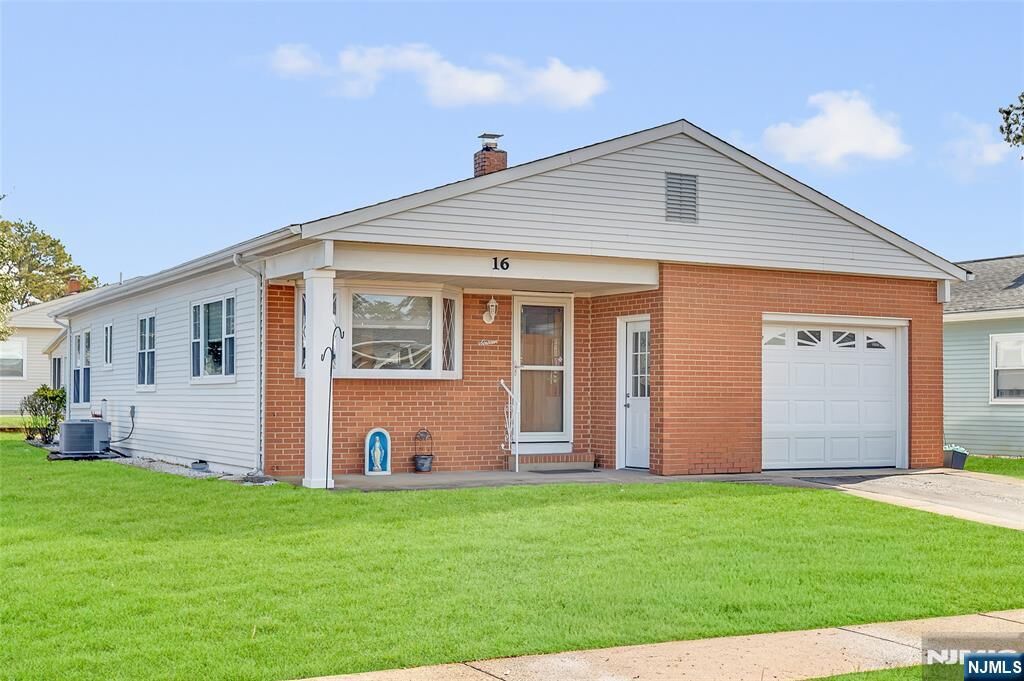 Property Photo:  16 Calalou Court  NJ 08757 