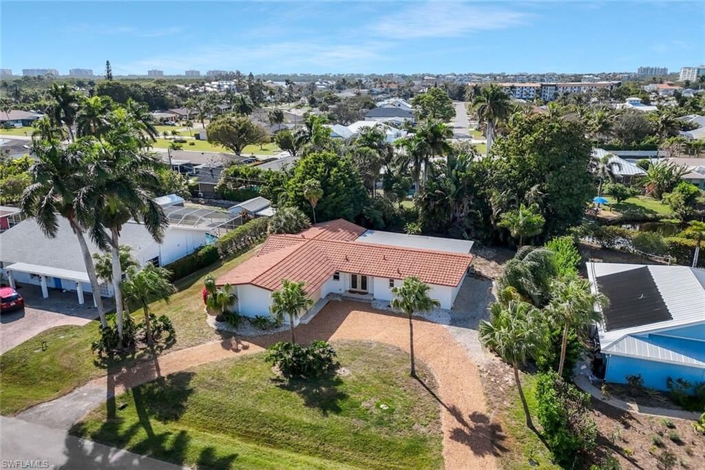 Property Photo:  523 E Valley Dr  FL 34134 