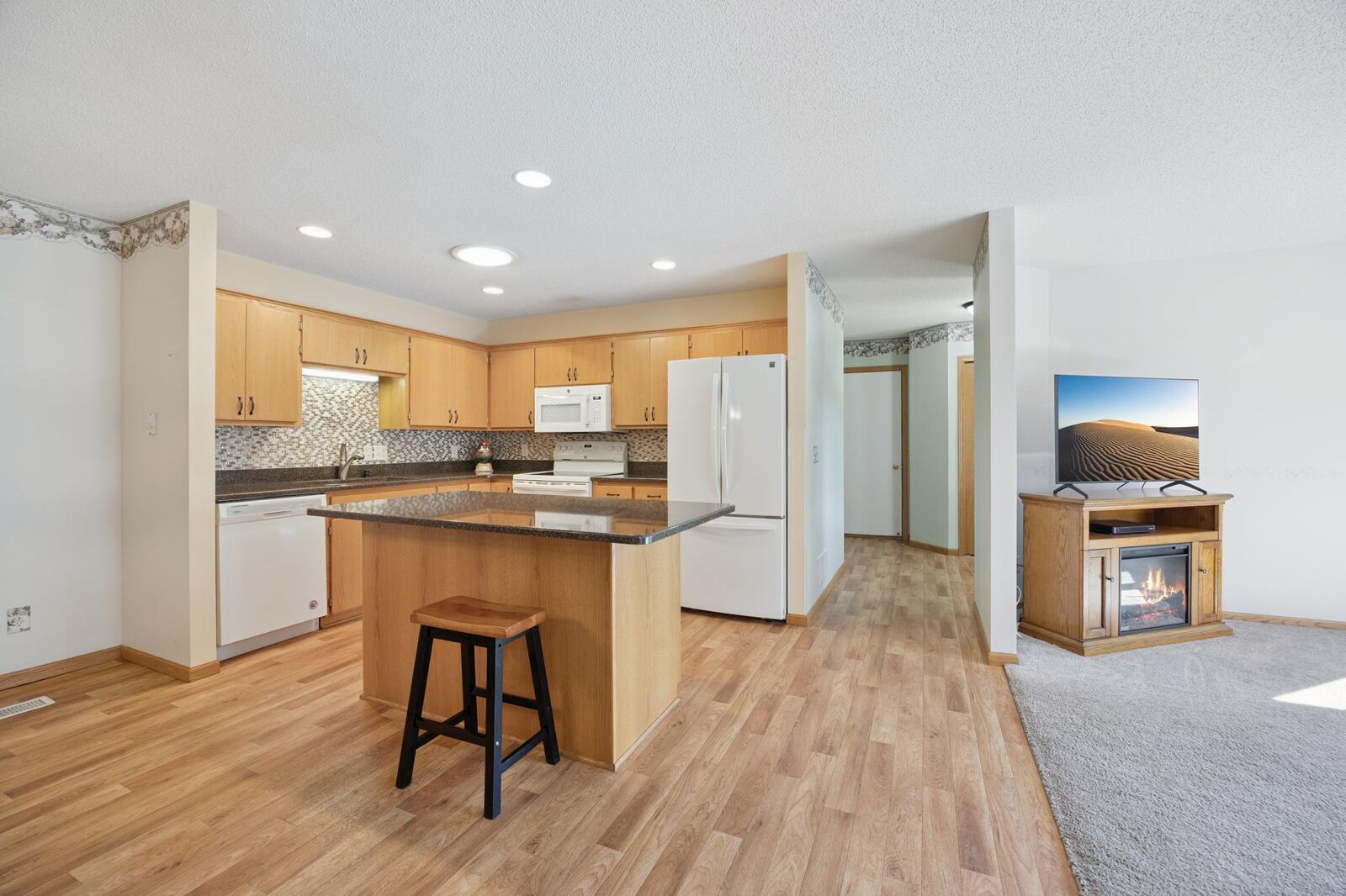 Property Photo:  307 Circle View Drive  MN 55325 