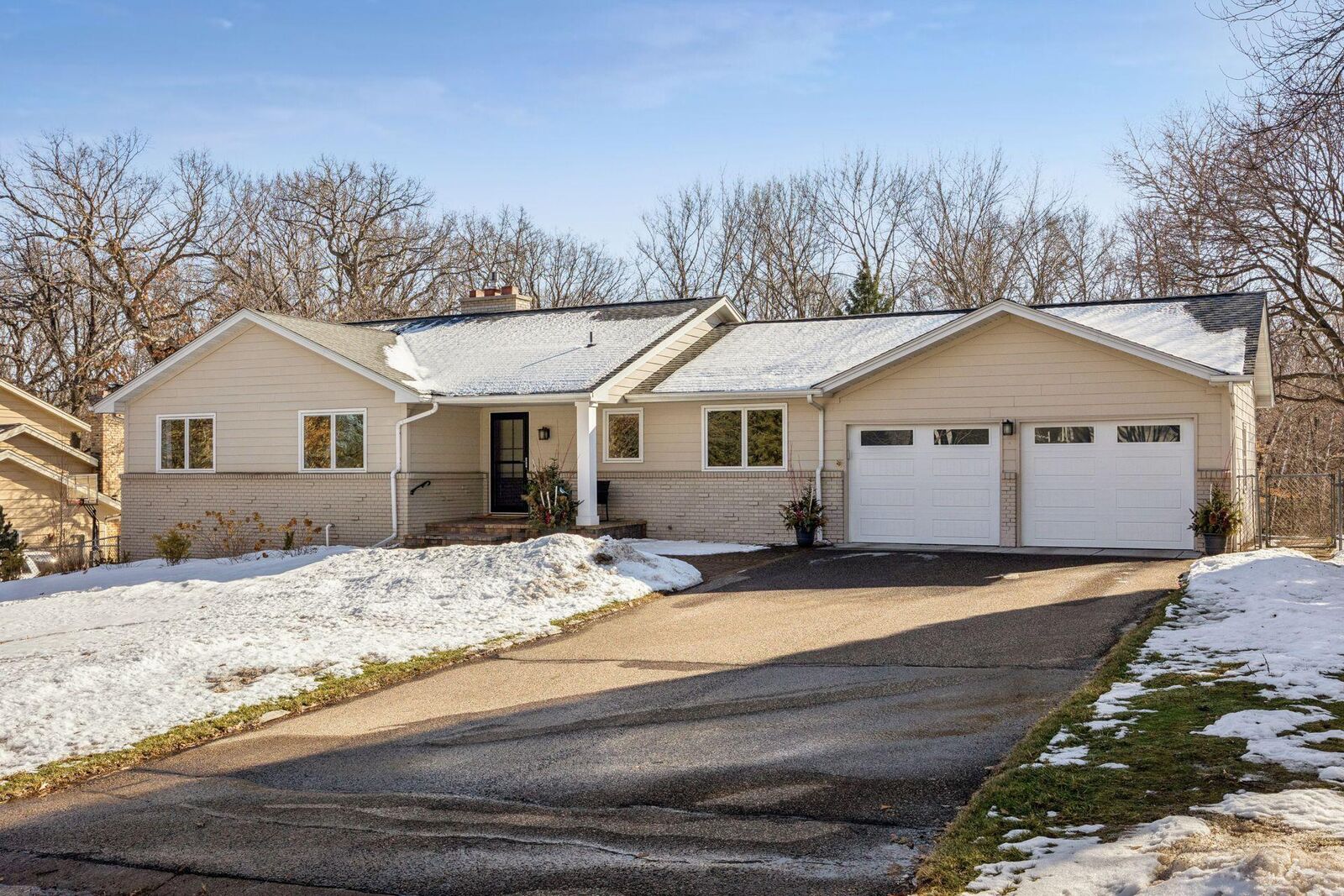 Property Photo:  660 Windemere Curve N  MN 55441 