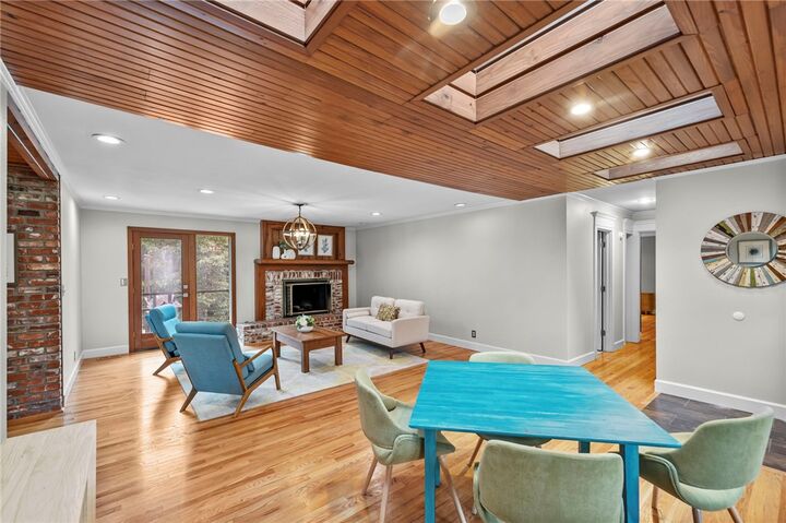 Property Photo:  1113 E Walnut Street  AR 72756 
