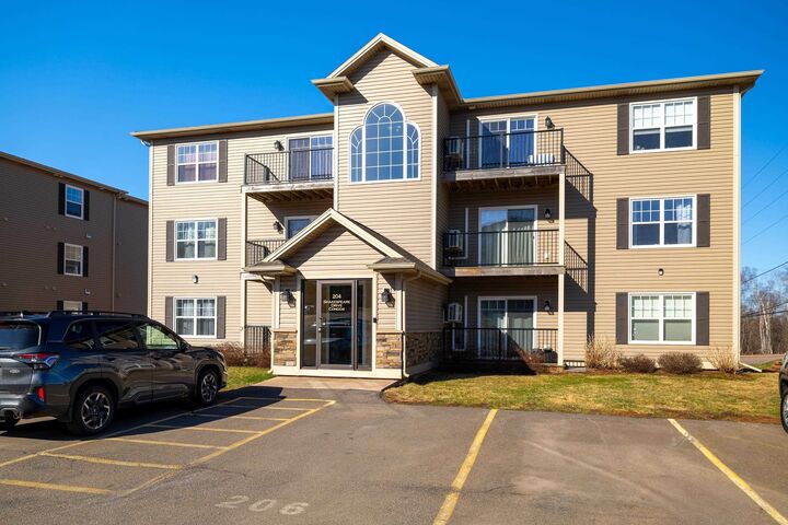 Property Photo:  204 Shakespeare Drive 308  PE C1B 4B7 