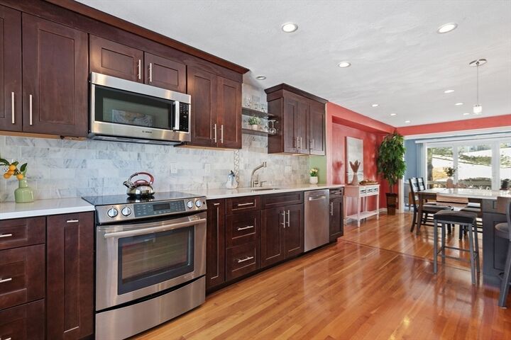 Property Photo:  2 Wedge Court 2  MA 01864 