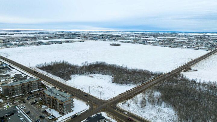 Property Photo:  W66721 SE  AB T8X 0K4 