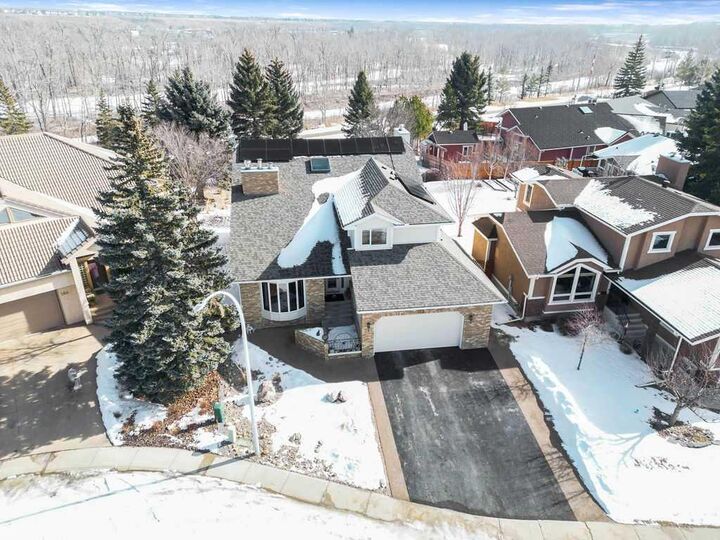 Property Photo:  162 Woodbend Way  AB T1S 1M1 