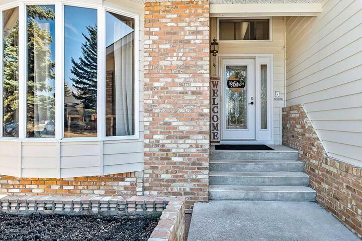 Photo de la propriété:  162 Woodbend Way  AB T1S 1M1 