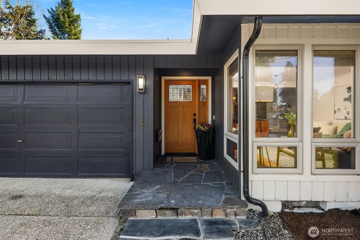 Property Photo:  1114  Tacoma Avenue NE  WA 98056 