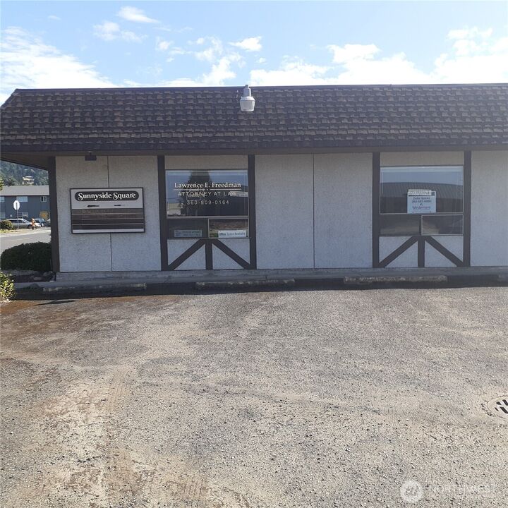 Property Photo: 201 S Sunnyside Avenue 203 WA 98382