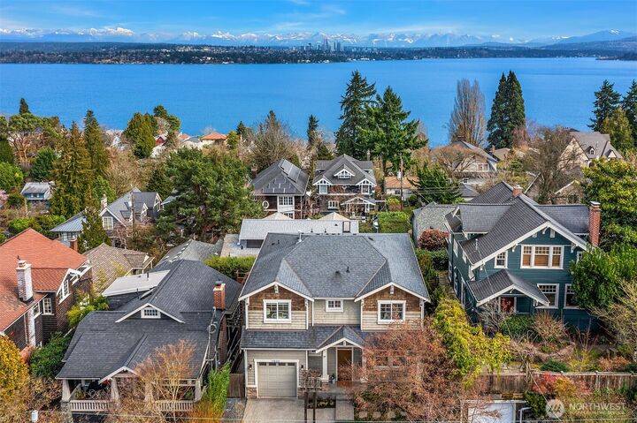 Property Photo:  1520  37th Avenue  WA 98122 