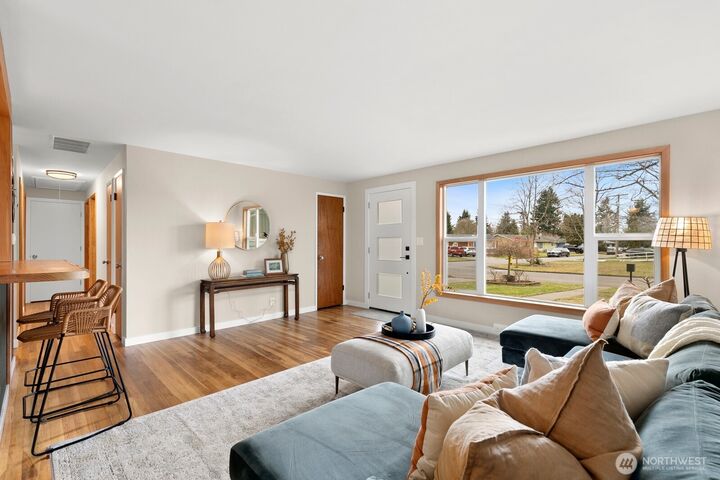 Property Photo: 906 Redmond Avenue NE WA 98056