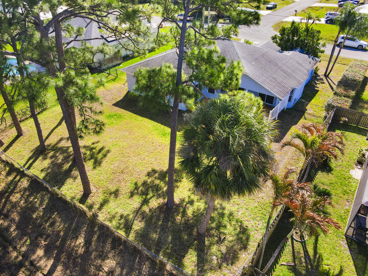 Property Photo:  241 SE Starfish  FL 34984 