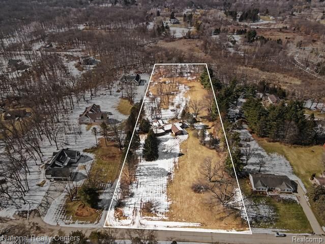 Property Photo:  400 Liddy Drive  MI 48114 