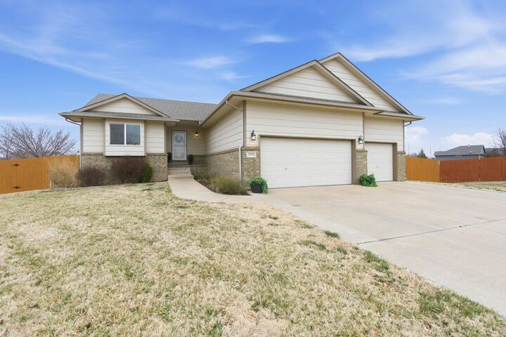 Property Photo:  2402 S Fieldcrest  KS 67215 