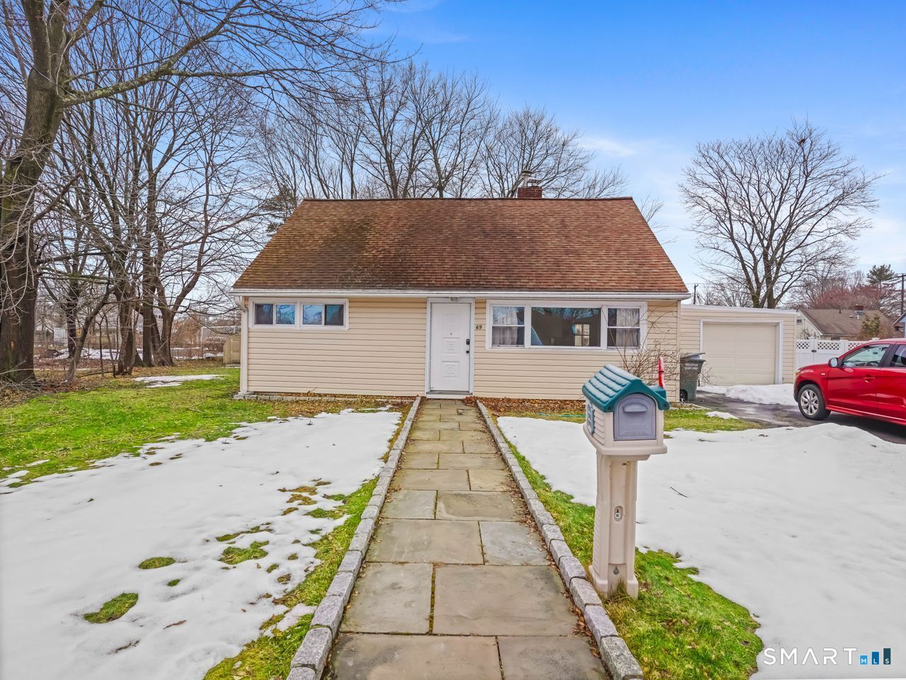 Property Photo:  69 Seaver Circle  CT 06606 