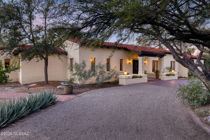 Property Photo:  40 E Plaza Del Encanto  AZ 85716 