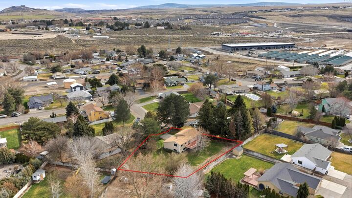 Property Photo:  124 Travis Ct  WA 99338 