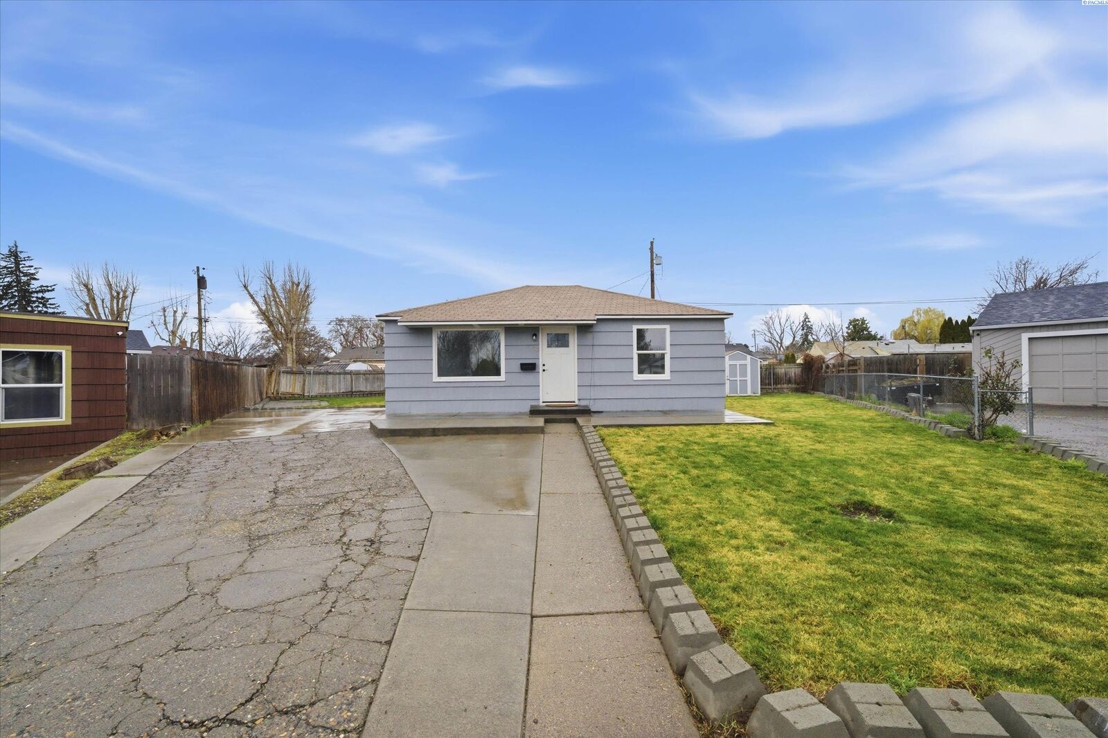 Property Photo:  508 S Zillah St  WA 99336 