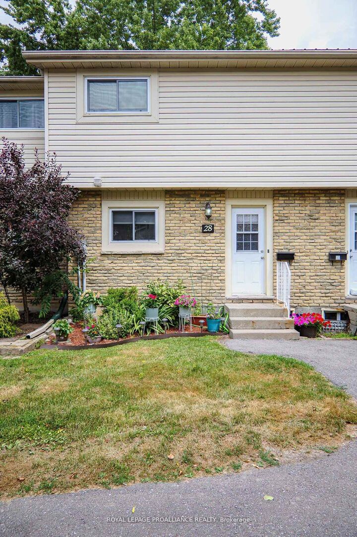 Property Photo:  161 Bay Street 28  ON K8V 1H9 