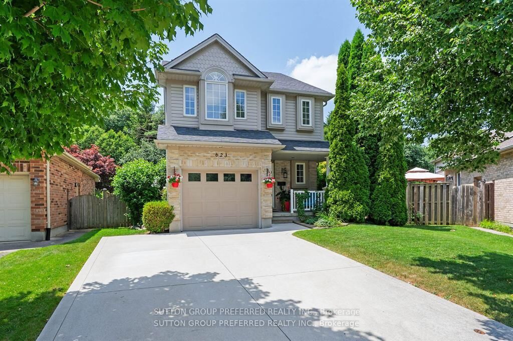 Property Photo: 623 Thornwood Court ON N6H 5J5