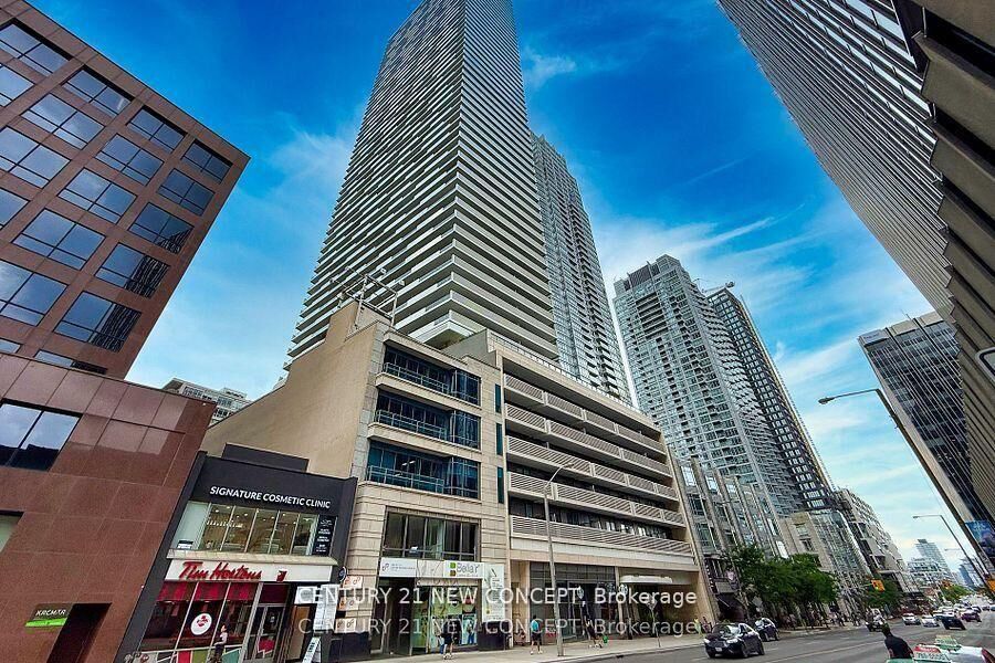 Property Photo:  2221 Yonge Street 4206  ON M4S 0B8 