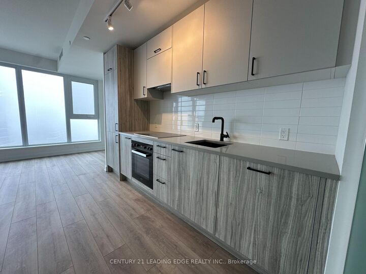 Photo de la propriété:  1 Quarrington Lane 3016  ON M3C 0S4 