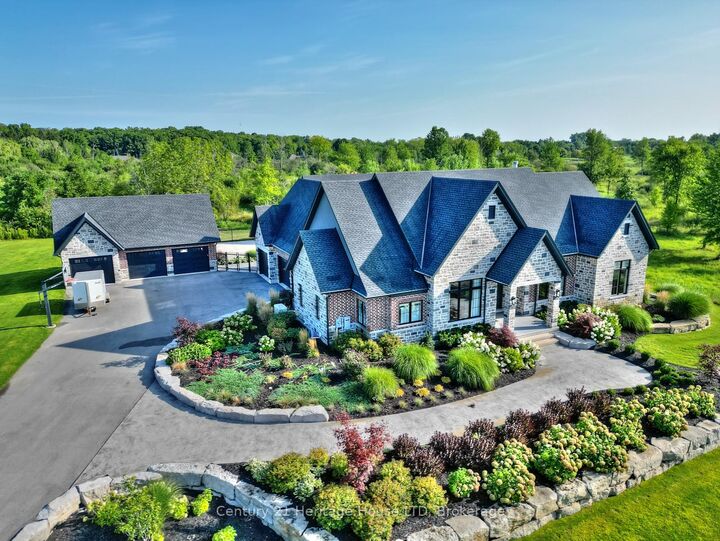 Photo de la propriété:  1716 Rebecca Street  ON L2A 5M4 