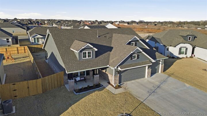 Property Photo:  2906 W Albuquerque Place  OK 74011 