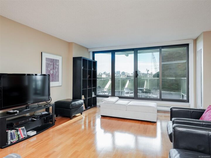 Property Photo:  225 Belleville St 407  BC V8V 4T9 