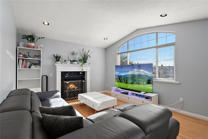 Property Photo:  2124 James White Blvd W  BC V8L 1Z2 