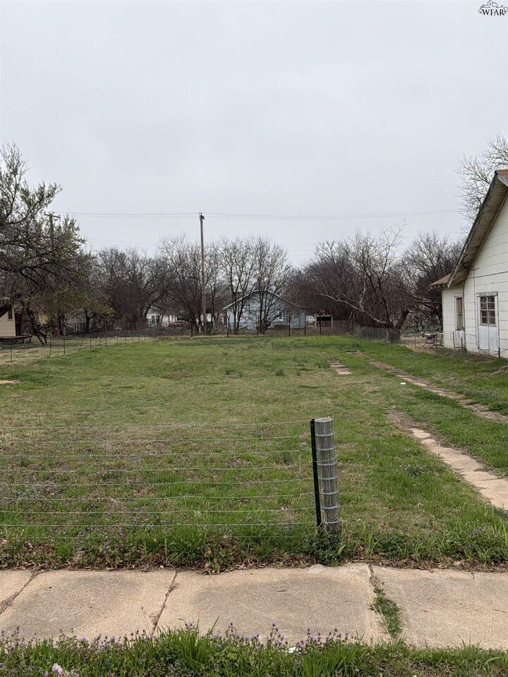 Property Photo:  2105 Jones Street  TX 76309 