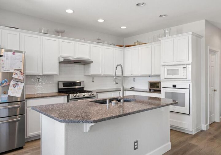 Property Photo: 2571 Cantara Court CA 95835