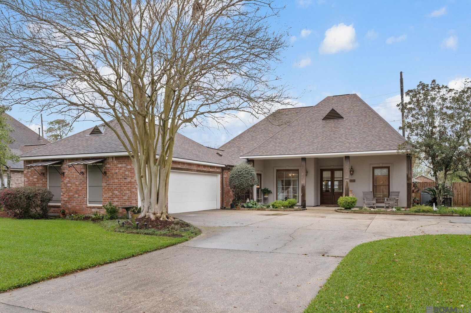 Property Photo:  10203 Oakline Dr  LA 70809 