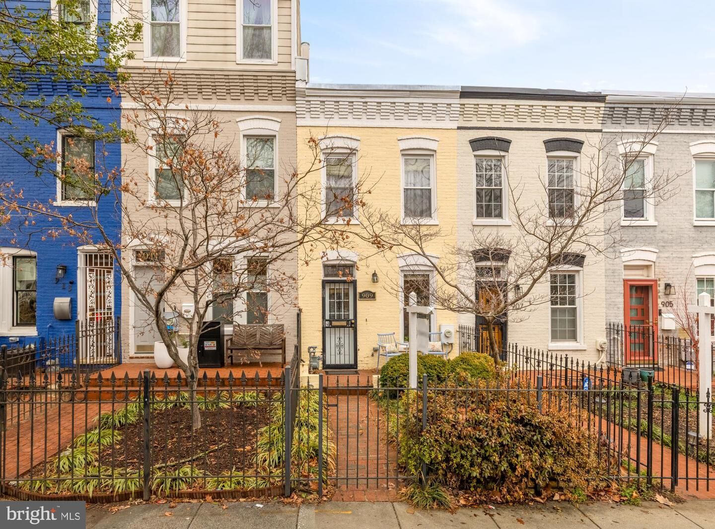 Property Photo:  909 8th Street NE  DC 20002 