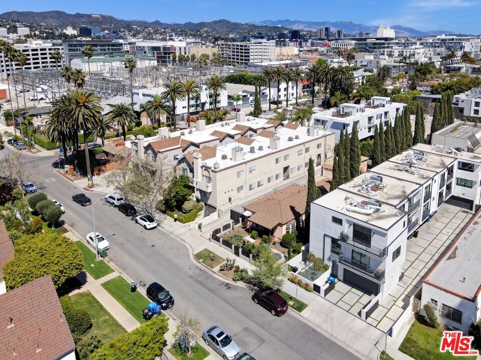 Property Photo: 840 844 N Poinsettia Pl CA 90046