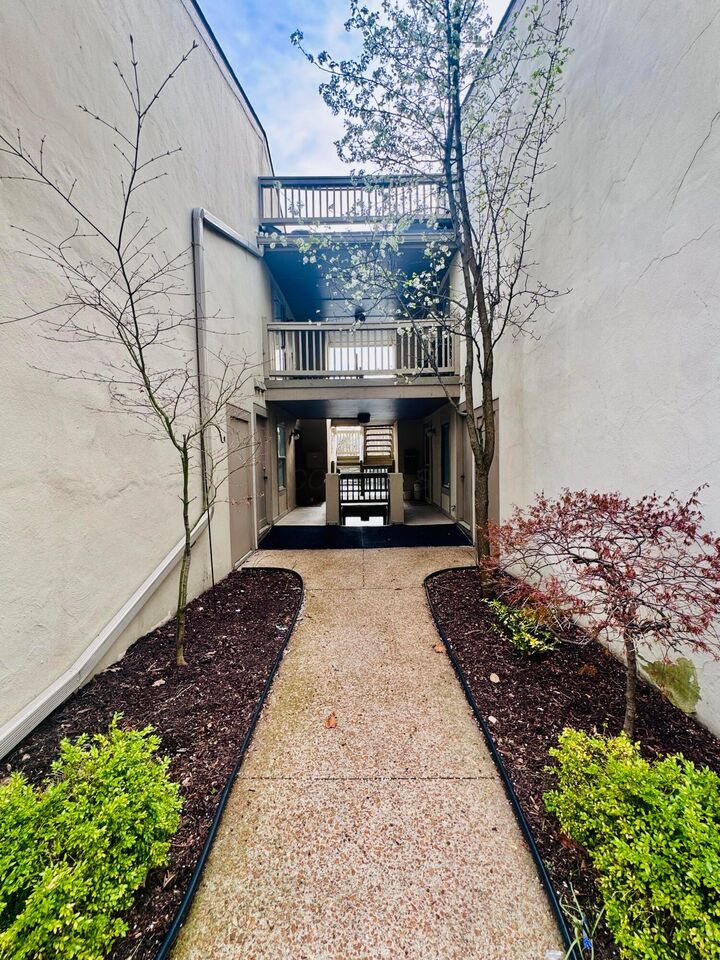 Property Photo: 1407 Lake Shore Drive OH 43204