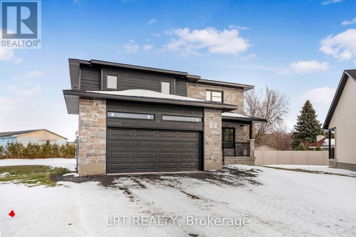 Property Photo: 945 Katia Street ON K0A 2M0