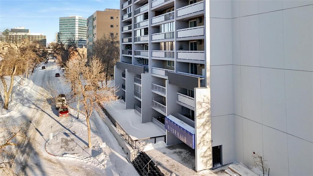 Photo de la propriété:  15 Kennedy Street  MB R3C 3X5 