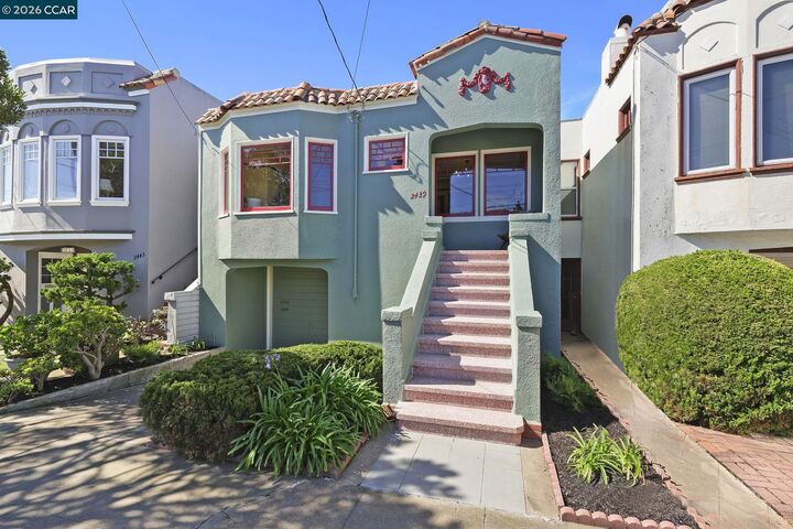 Property Photo:  2439 34th Avenue  CA 94116 