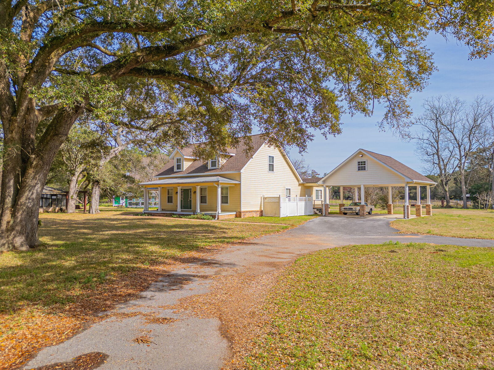 Property Photo:  5570 N Blue Angel Parkway  FL 32526 